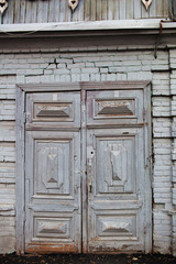 Fototapeta na wymiar Old wooden entrance doors