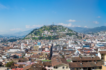 Fototapeta na wymiar Large panorama of Quito with the Panecillo, Ecuador