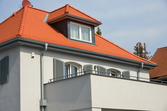 Fassade eines modernen Einfamilienhauses
