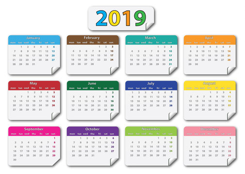 Calendario 2019 con etichette colorate dei mesi