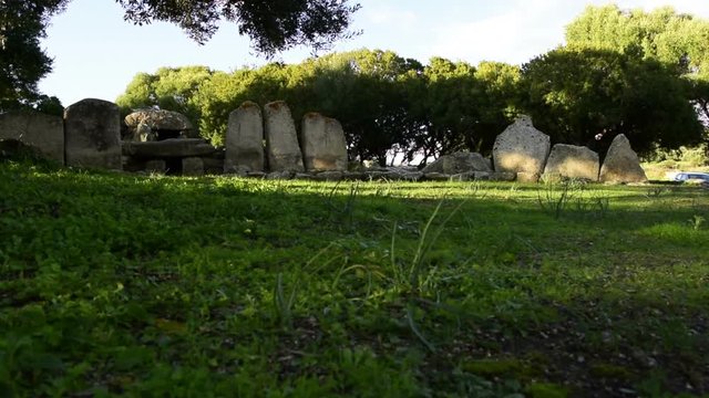 Tomba dei Giganti de su mont&rsquo;e s&rsquo;Abe (o s&rsquo;Ape), antico sepolcro collettivo, Olbia - Sardegna