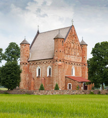 Fototapeta na wymiar Old orthodox church in Belarus (Synkavichy)