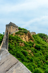 Fototapeta na wymiar A View of a Guard House on the Top of The Great Wall of China as it Bends its way through the Jinshanling Mountains