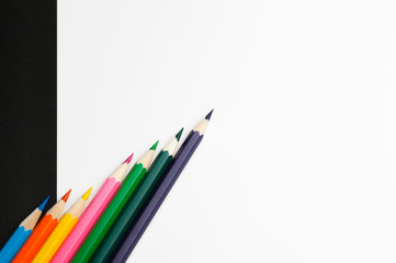 The difference between black and white color pencils