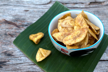 Homemade banana chips on wooden desk