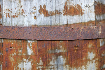 the upper part of an old wooden barrel on which an iron ring is put