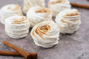 White, apple marshmallows with cinnamon.