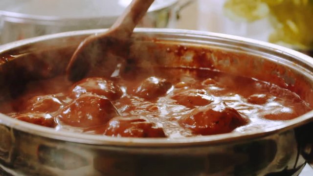Cooking meatballs in tomato sauce