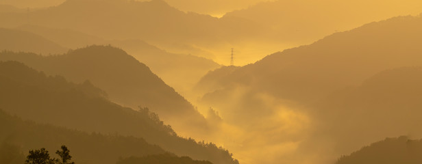 태양이 뜨는 아침 풍경