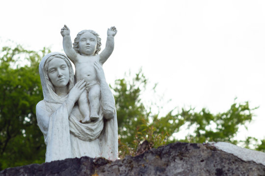 Statue marie et bébé