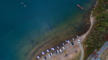 湖の俯瞰写真
