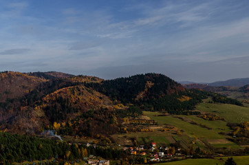 Fototapeta na wymiar jesienna ponorama wzgórz