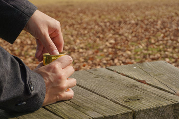 Drink canned coffee in autumn or winter park. 　秋または冬の公園で缶コーヒーを飲む