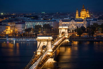 Fototapeta na wymiar Chain bridge in Budapest by night