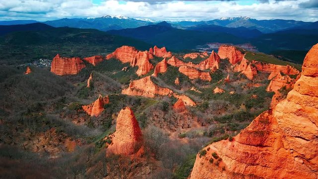  Paisaje de Las Medulas desde el mirador de Orellan. Antiguas minas de oro romanas. Patrimonio de la humanidad por la Unesco. El Bierzo. Leon. Espa&ntilde;a 