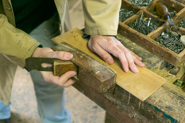 Cepillando la madera 