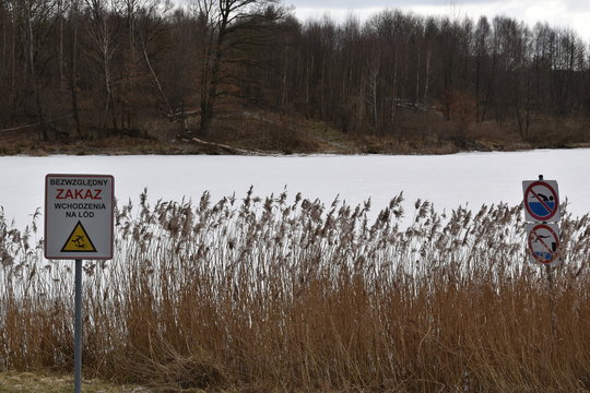 jezioro zimą