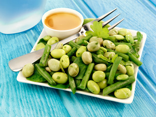 SOYA AND GREEN BEAN SALAD WITH VINAIGRETTE SALAD DRESSING