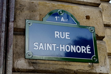 rue Saint Honoré. Plaque de nom de rue, Paris, France - obrazy, fototapety, plakaty