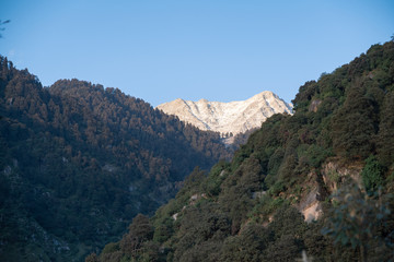 Fototapeta na wymiar Snow Capped Himalaya mountain peaks in Northern India 
