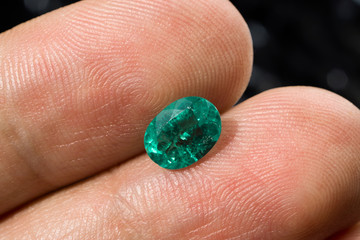 esmeraldas gigantes cristales emerald gemstone gemas piedras preciosas diamantes verdes granate...
