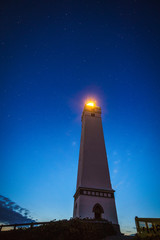 Leuchtturm in der Nacht