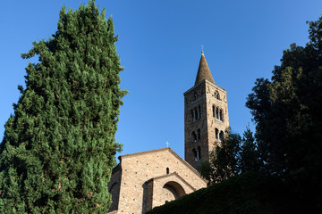 Fototapeta na wymiar Basilica di San Giovanni Evangelista - Ravenna