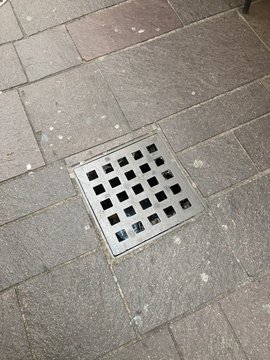 tombino strada piazza 