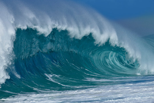 USA, Hawaii, Oahu, Pacific Ocean, Big dramatic wave