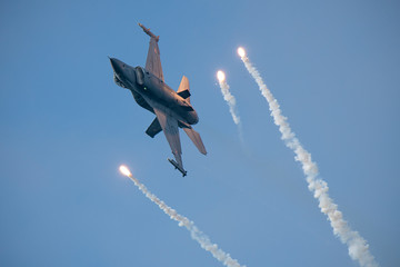 F16 © Jarek