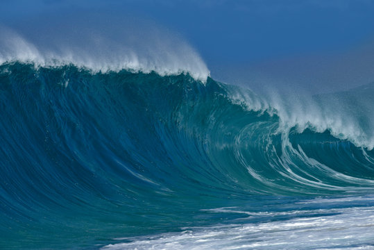 USA, Hawaii, Oahu, Pacific Ocean, Big dramatic wave