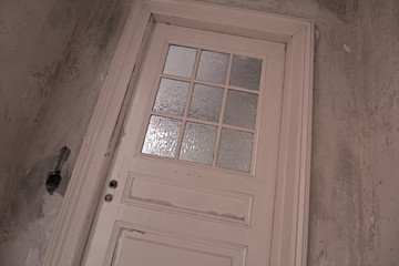 Tür mit Fenster
