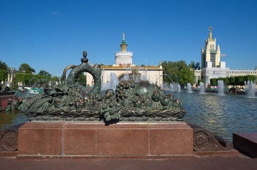 Fototapeta premium Moscow, Russia - August 14, 2018: Sculptural composition of fruit along the perimeter of the fountain pool 