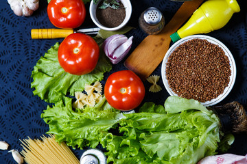 tomatoes with lettuce, garlic and spaghetti