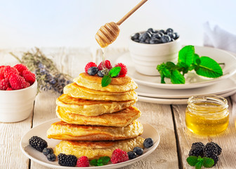 pancakes with berries