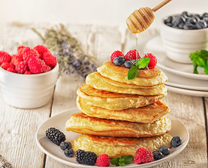 pancakes with berries