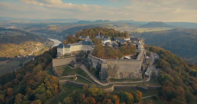 K&ouml;nigstadt, s&auml;chsische Schweiz, Festung K&ouml;nigstein im Herbst.