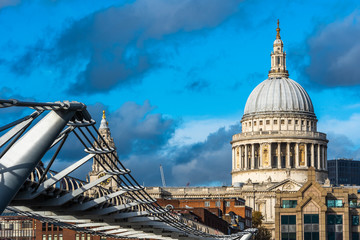 Fototapeta premium Scenic view of St Paul's cathedral with Millennium Bridge in foreground, London, UK
