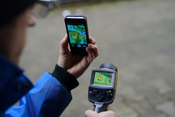 Thermografie Wärmebilder aus Hand Kamera Messung zum Bewerten der Wärmeverluste. IR sichtbar machen