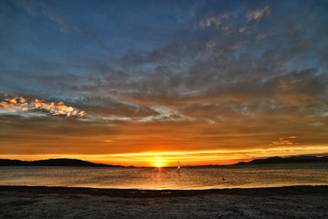 Fototapeta na wymiar sunset on the beach 2