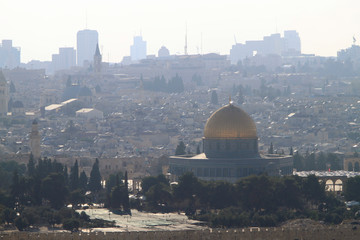 Naklejka premium View over the city of Jerusalem and the famous golden dome in the morning mist