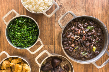 Dishes that are part of the traditional feijoada, typical Brazilian food