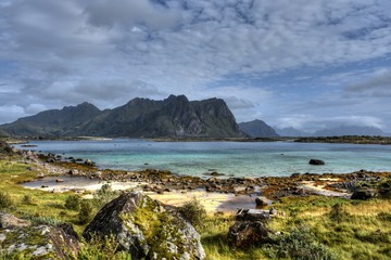 Norwegen, Leknes, Ballstad, Lofoten, Nordland, Küste, Fjord, Flut, Ebbe, Bucht, Felsküste, Berg,...