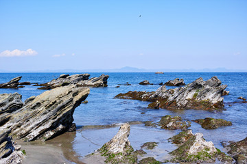 Fototapeta na wymiar 海岸の岩場の風景