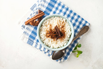 Rice porridge with cinnamon