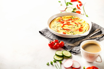 Frittata with paprika and tomatoes.
