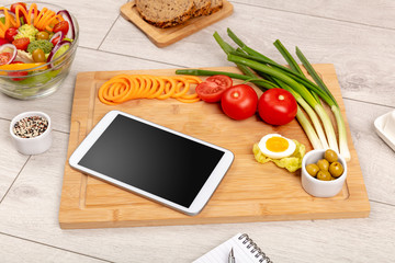 Healthy food composition with empty tablet