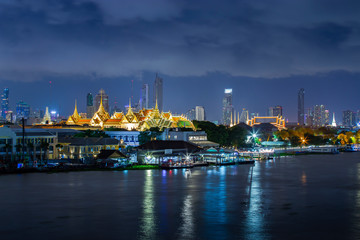 Fototapeta na wymiar Wat Phra Kaew and Grand palace in Bangkok, Thailand. Wat Phra Kaew is famous temple in Thailand.
