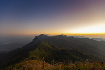 Obraz premium Mountains with spotted sunset at Doi Pha Tang, Chiang Rai, Thailand.