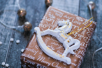 Świąteczny złoty prezent